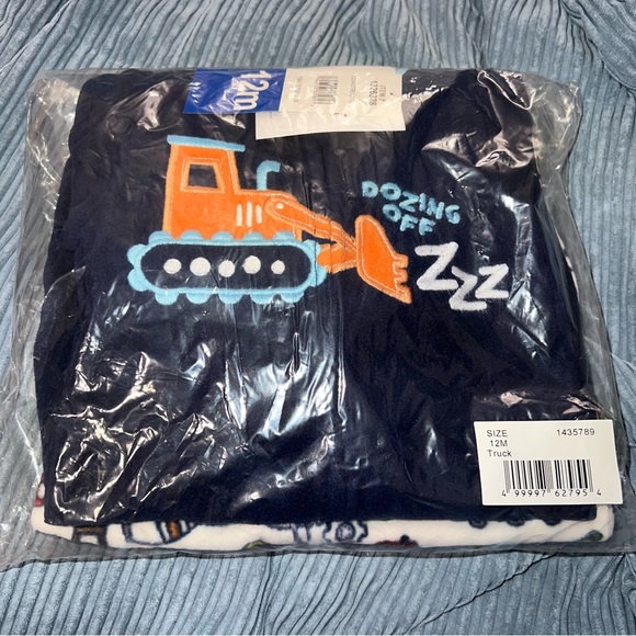 Absorba Kids' 2-pack Fleece Blanket Sleeper Trucks etc. ๐ป๐๐๐ - Picture 6 of 9